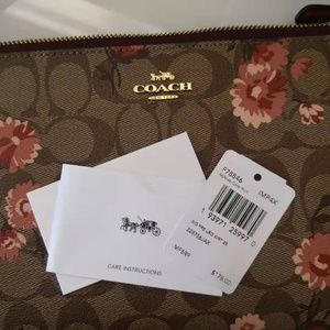 Coach Bags - NWT COACH Lrg Wristlet 25 Pouch Coach Bags - NWT COACH Lrg Wristlet 25 Pouch